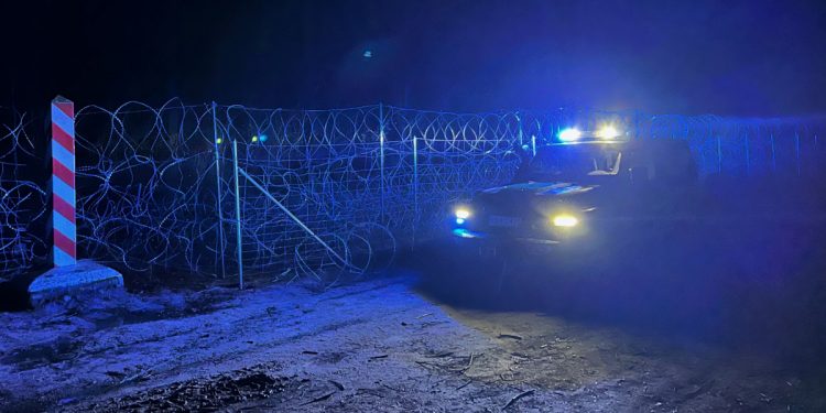 Straż Graniczna: „Białoruscy żołnierze wystrzelili ładunek na polską stronę”