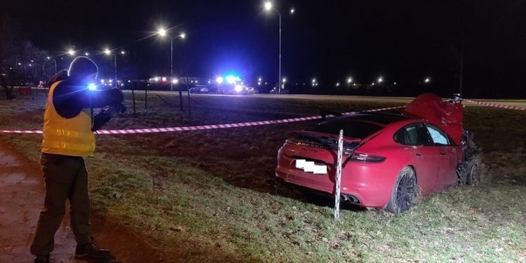 Porsche zderzyło się z Daewoo. Niestety kierowca nie miał szans