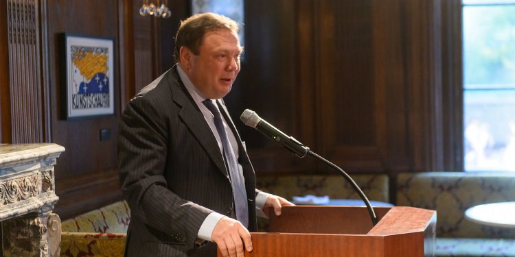 Rosyjski oligarcha żali się na sankcje. Mówi, że nie stać go nawet na… sprzątaczkę