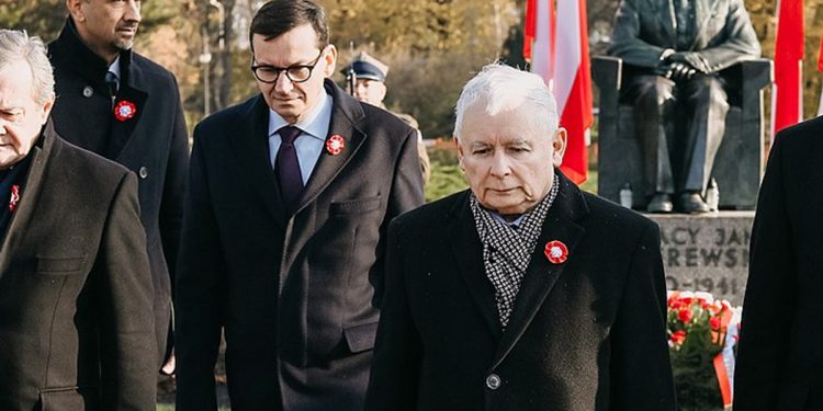 Niemiecka gazeta zachwycona Kaczyńskim i Morawieckim. „znak nadziei”, „mężowie stanu”