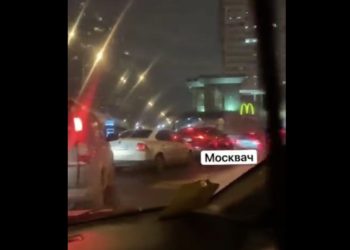 McDonald’s zamyka restauracje w Rosji. Efekt? Gigantyczne kolejki i nawet 2 tysiące za zestaw! [WIDEO]