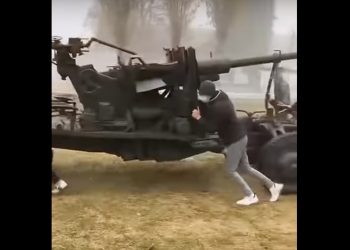 Już nie tylko czołg. Teraz Romowie ukradli Rosjanom… działo przeciwlotnicze [WIDEO]