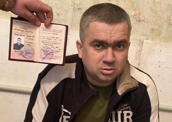 Rosyjski oficer w ukraińskiej niewoli! Zdumiewający element ubioru