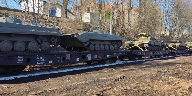 Czechy wysyłają czołgi i wozy bojowe na Ukrainę. Decyzja uzgodniona z sojusznikami NATO