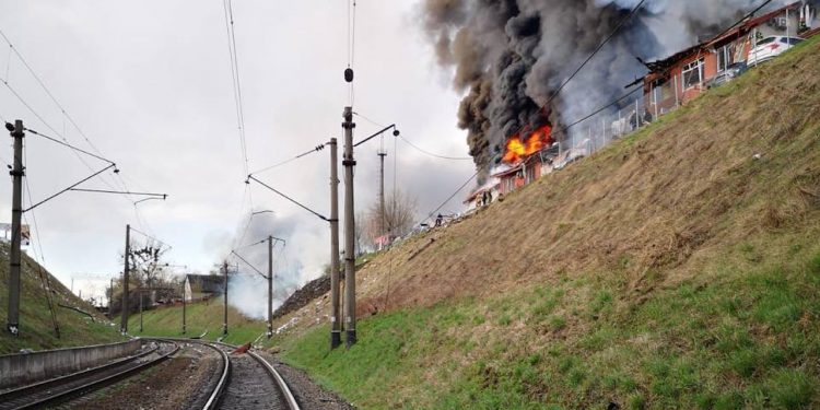 Rosjanie znów atakują Lwów! „Pięć potężnych uderzeń rakietowych”