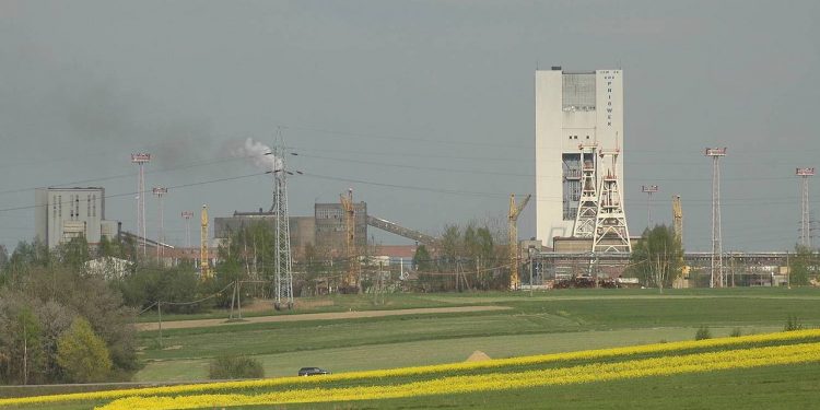 Wybuch metanu w kopalni Pniówek. Odnaleziono dwa ciała, trwa akcja ratunkowa