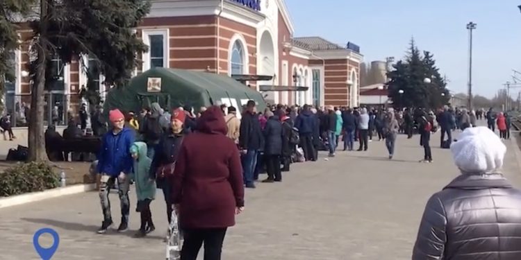 Atak na dworzec w Kramatorsku. Pokazano drastyczne nagranie [WIDEO]