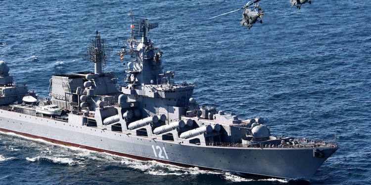 Krążownik „Moskwa” poważnie uszkodzony. To on atakował Wyspę Węży. „Olbrzymi cios dla Rosji”