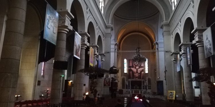 Polski ksiądz zaatakowany nożem w Nicei! Napastnik ranił też zakonnicę