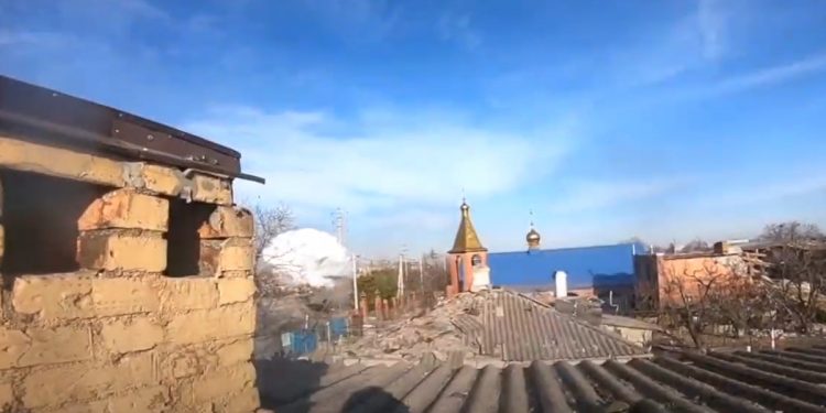 Pojawiło się nagranie z Mariupola. Tak Pułk Azow walczy z Rosjanami [WIDEO]