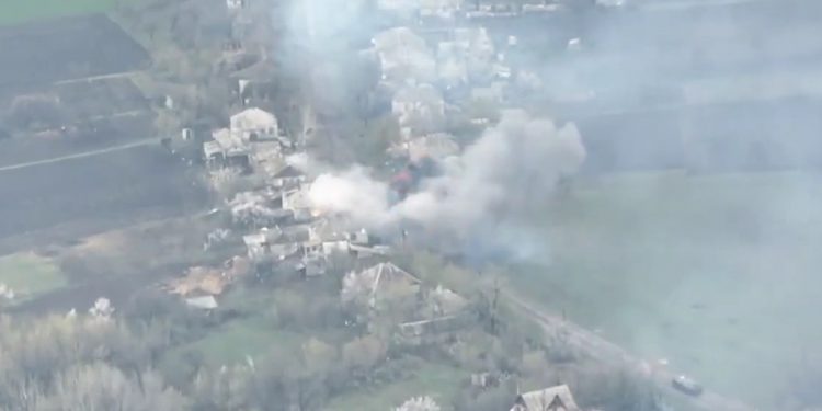 Rosyjski czołg zniszczony! Ukraińcy pokazali nagranie z walk [WIDEO]