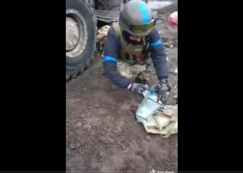 Ukraińscy żołnierze znaleźli to w rosyjskich pojazdach. Wszystko nagrali [WIDEO]