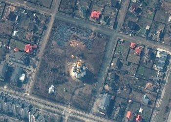 Zdjęcie satelitarne Buczy nie zostawia wątpliwości. Oto, co robili Rosjanie [FOTO]