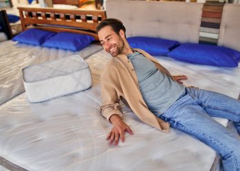 Materac naturalny czy syntetyczny – jaki wybrać?