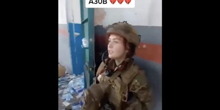 Żołnierze śpiewają piosenkę w zrujnowanym Azowstalu. Niezwykłe nagranie obiegło sieć [WIDEO]