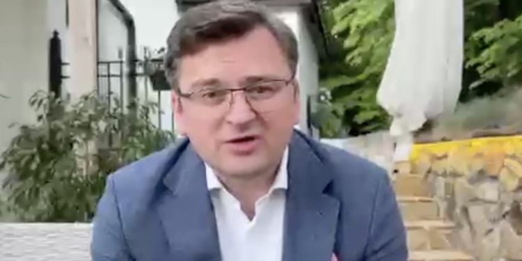 Szef ukraińskiej dyplomacji rozmawiał z internautami. Przyznał, że jest gorzej, niż w oficjalnych informacjach