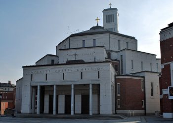 Ksiądz pokazał zdjęcie z Sanktuarium św. Jana Pawła II. „Nie wiem, co myśleć o kielichu”