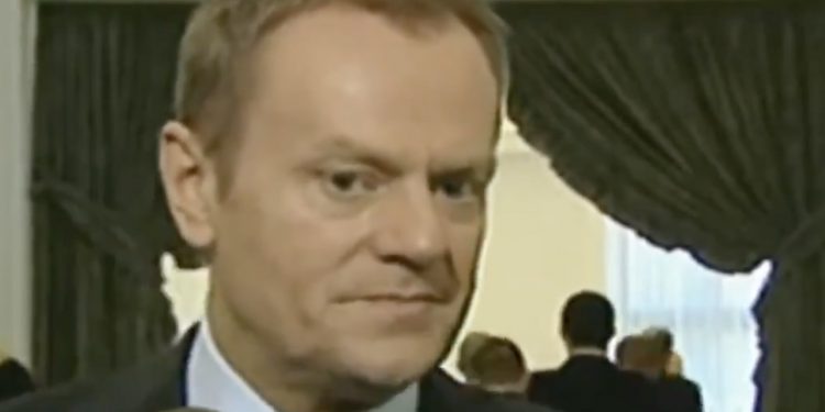 Solidarna Polska przypomniała nagranie z Donaldem Tuskiem. To mu się nie spodoba [WIDEO]