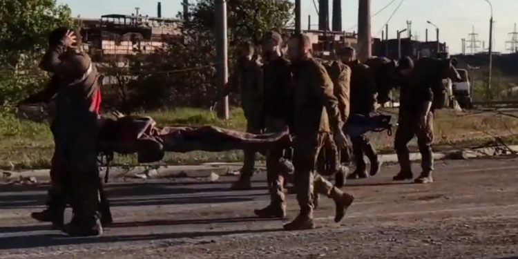 Azowstal. Jest nagranie z ewakuacji rannych Ukraińców! Opublikowali je Rosjanie [WIDEO]