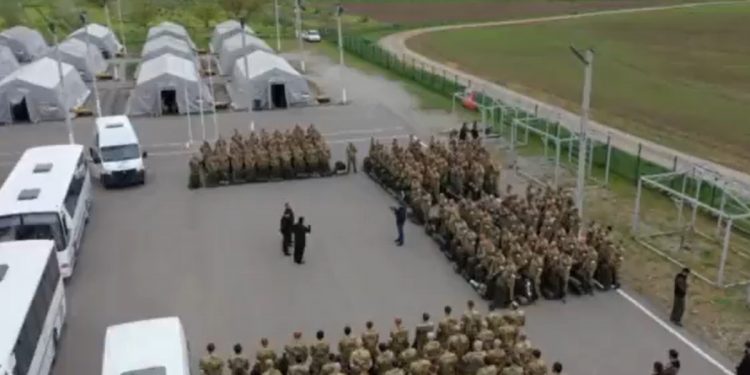 Kadyrow wysyła kolejnych Czeczenów na Ukrainę. Internauci kpią [WIDEO]