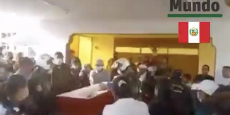 Obudziła się w trumnie na własnym pogrzebie. W sieci pojawiło się nagranie [WIDEO]