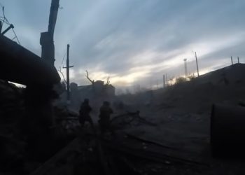 Pułk Azow kontratakuje pomimo zupełnego okrążenia! Pokazali nagranie z walk [WIDEO]