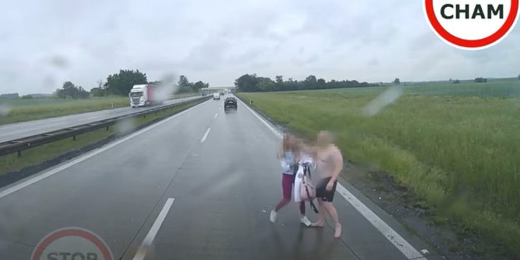Szarpanina na autostradzie A4. Wszystko nagrano [WIDEO]