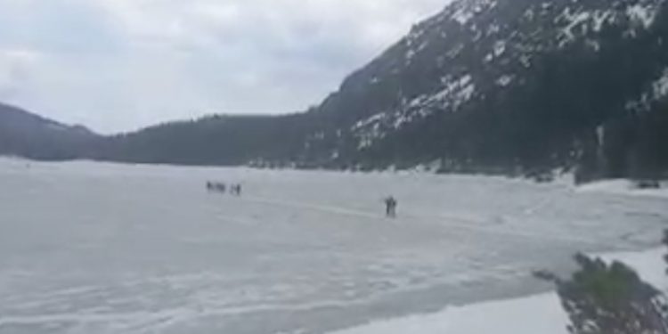 Skrajnie nieodpowiedzialne zachowanie turystów w Tatrach. TPN komentuje [WIDEO]