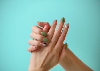 Modne kolory paznokci 2022