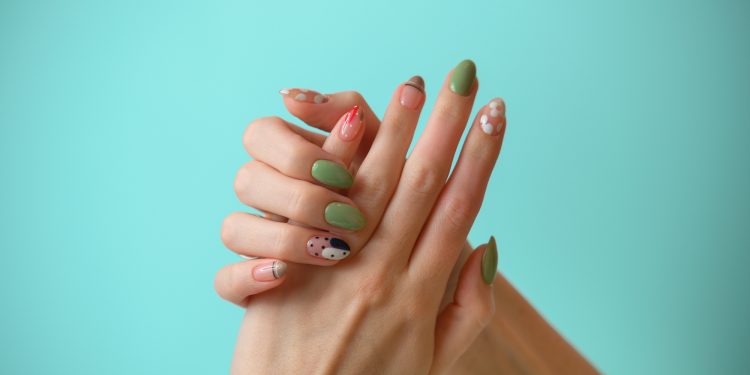 Modne kolory paznokci 2022