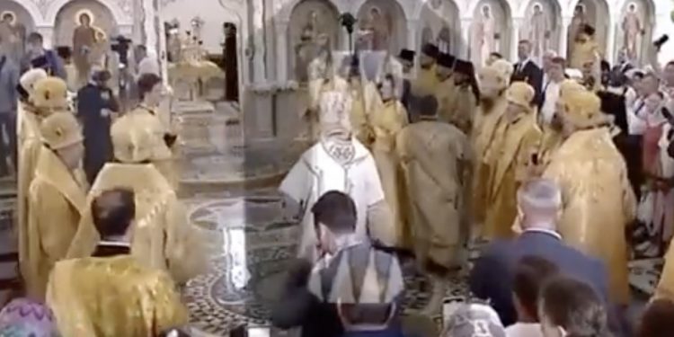 Patriarcha Cyryl upadł w trakcie nabożeństwa. Nagranie obiegło sieć [WIDEO]