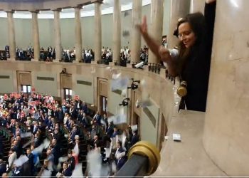 Jachira znów o sobie przypomniała w Sejmie. Wróblewski: „Infantylność staje się znakiem PO” [WIDEO]