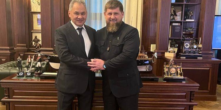 Kadyrow spotkał się z Szojgu. Internauci od razu to dostrzegli. Kpiny nie mają końca [FOTO]
