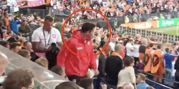 Taniec Lewandowskiego podczas meczu Polska - Holandia