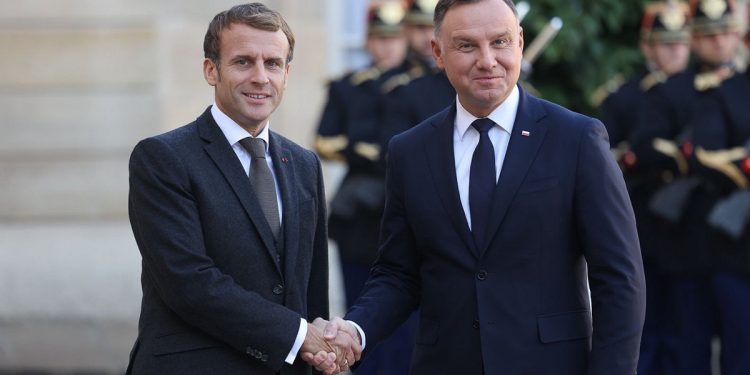 Macron zadzwonił do Dudy po wizycie w Kijowie. Wiadomo, o czym mówił