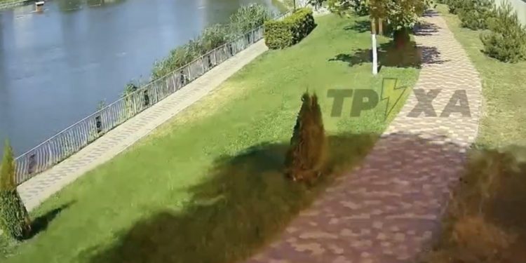 Moment rosyjskiego uderzenia w centrum handlowe zarejestrowany na nagraniu [WIDEO]