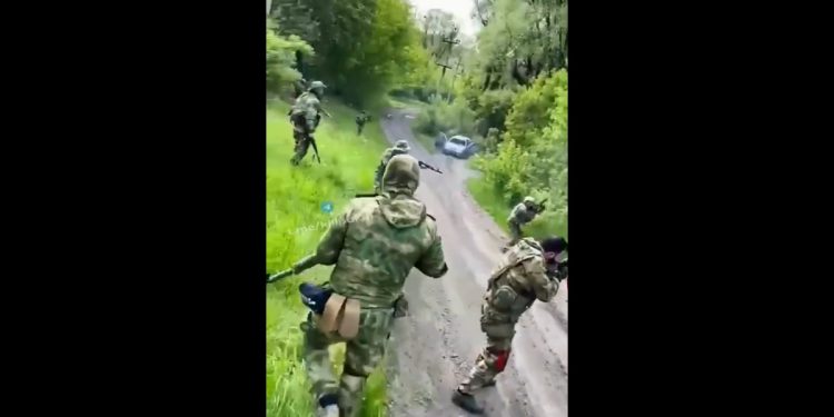 Kadyrowcy znów stali się pośmiewiskiem. Pokazali nagranie z „walk” [WIDEO]