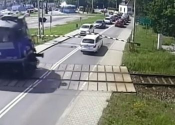 Tym co kierowca zrobił na nagraniu, od razu zajmie się policja. Mógł zginąć [WIDEO]