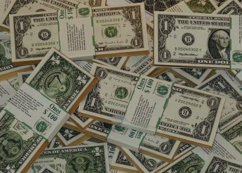 Kupiła używaną kanapę. Była w szoku, gdy zobaczyła, co znajduje się w środku