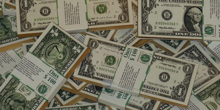 Kupiła używaną kanapę. Była w szoku, gdy zobaczyła, co znajduje się w środku