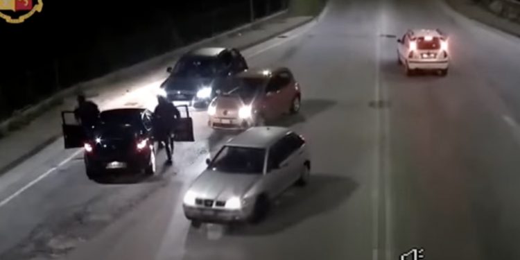 Piłkarz zaatakowany na autostradzie. Wszystko nagrała kamera [WIDEO]