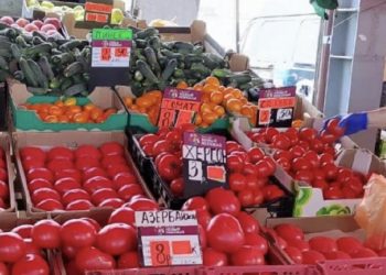 Skandaliczne podpisy na białoruskich straganach. „Pomidory z Chersonia” oraz „Czereśnie z Melitopola”