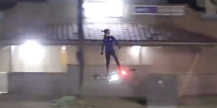 Przelot po mieście jak scena z „Gwiezdnych wojen”. „Granice w rozwoju technologii zniknęły” [WIDEO]