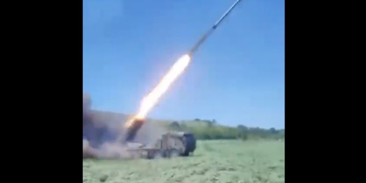 Ukraińska wyrzutnia Bureviy 220 mm MLRS