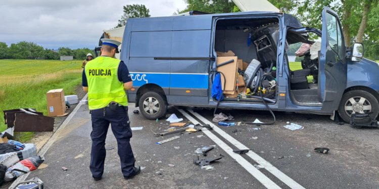 Na miejscu wypadku policjanci zastali straszny widok. Pokazali zdjęcia