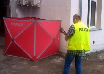 4-latka wypadła z okna. Ojciec zostawił ją samą. Nie przeżyła