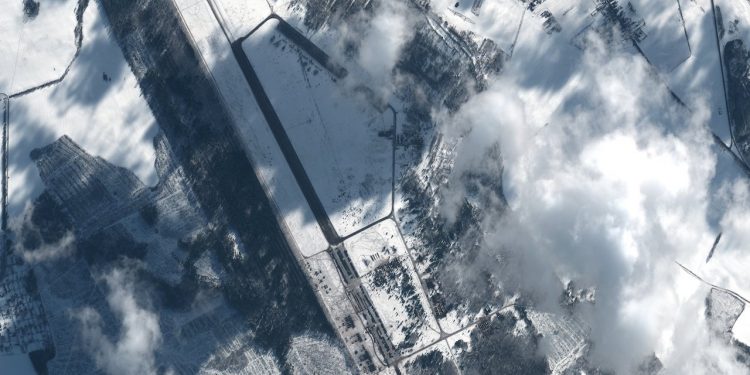 Białoruś oddała Rosji kontrolę nad lotniskiem. Na jego terenie m.in. Iskandery [FOTO]