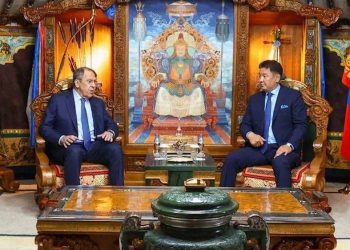 Ławrow z wizytą w Mongolii. Jeden szczegół na zdjęciu wywołał burzę [FOTO]