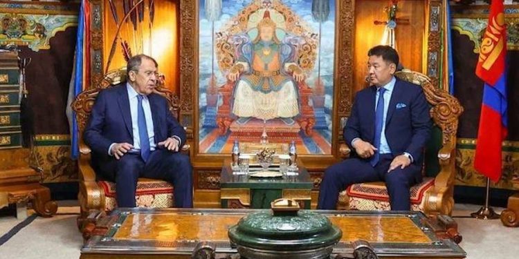 Ławrow z wizytą w Mongolii. Jeden szczegół na zdjęciu wywołał burzę [FOTO]