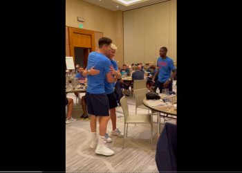 Robert Lewandowski już w koszulce Barcelony. Przywitał się z nowymi kolegami [WIDEO]